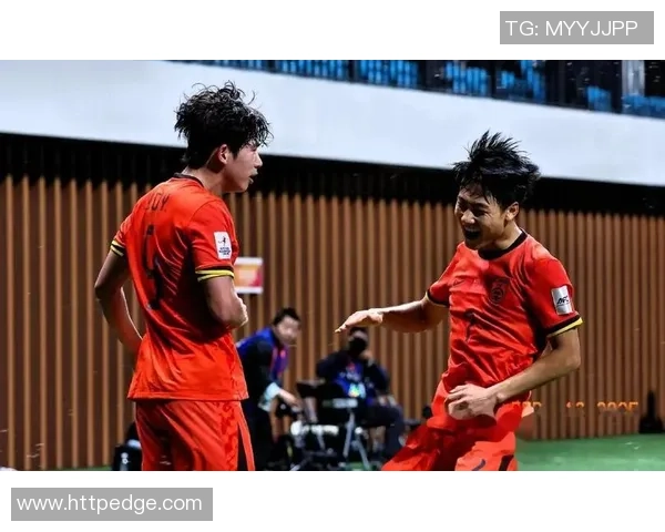 国足迎战卡特尔力争胜利展现团队精神与拼搏决心