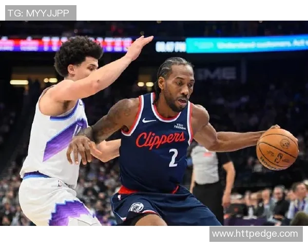 爵士与快船第五场激战回顾球员表现与战术分析全景呈现