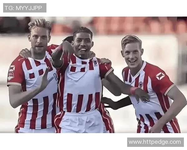 德比队与布莱克本的激烈对决展现英冠赛场的竞争魅力与精彩瞬间